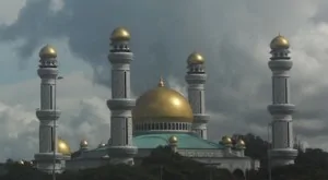 DSCN0114 The Sultan had this mosque built to commemorate himself... the domes are made of solid gold.