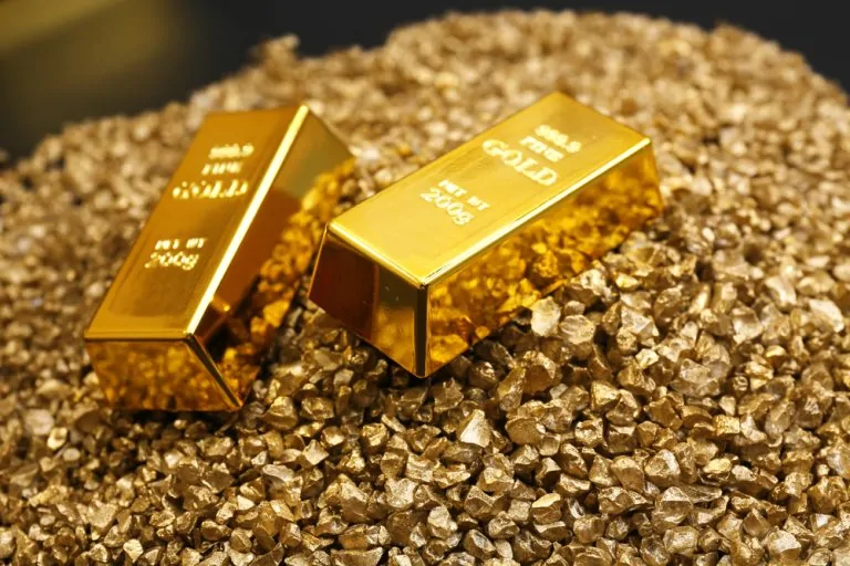 Gold will soon displace the US dollar, and Americans are missing out